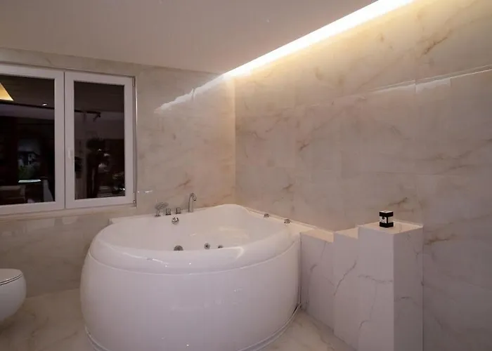 446 White Luxury דירה שקודר