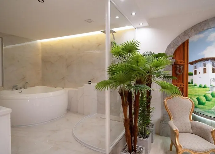 446 White Luxury Lejlighed